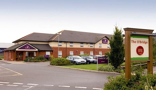 Premier Inn Taunton Central Exterior foto